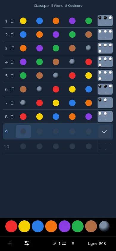 Partie de Codebreaker Master sur téléphone, thème sombre, en mode Classique au niveau Intermédiaire : huit lignes de cinq pions déjà jouées, chacune avec ses indices, et la palette des couleurs.